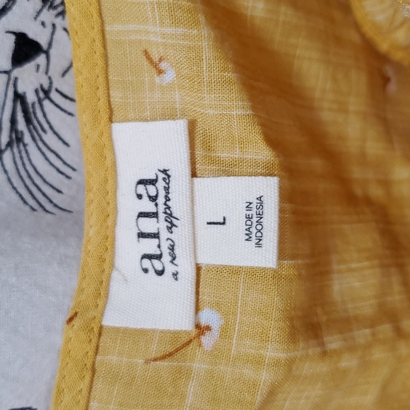 Golden Floral Top - Picture 4 of 7